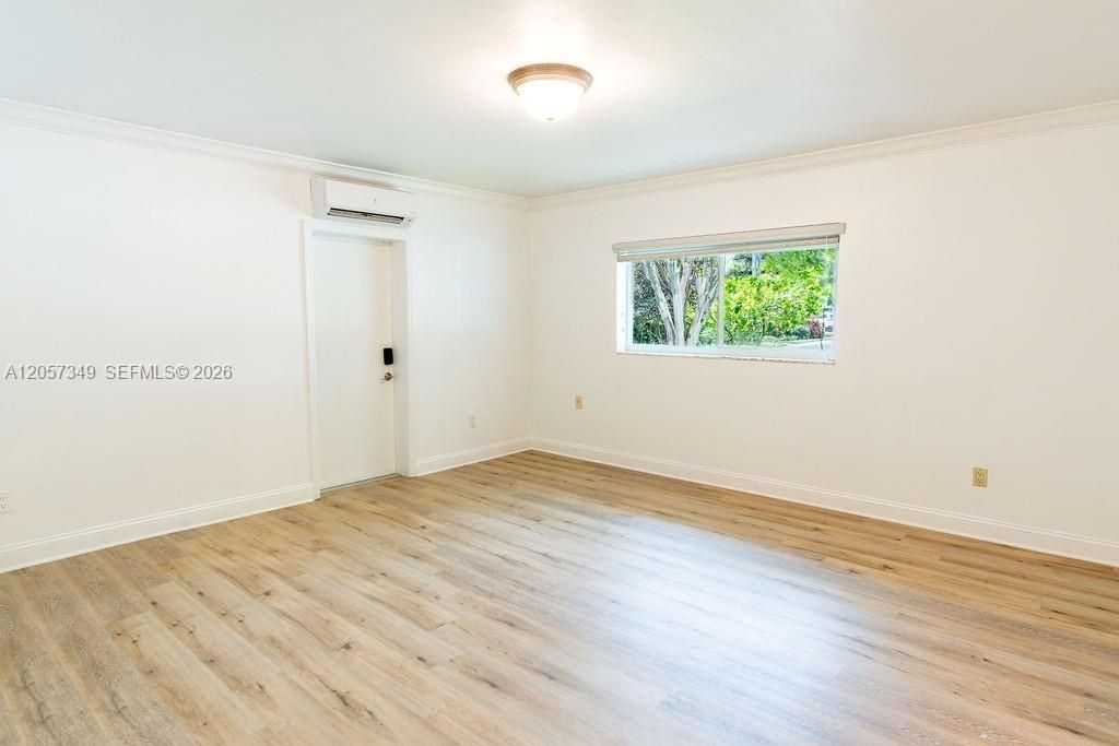 For Sale: $1,650,000 (3 beds, 2 baths, 1394 Square Feet)