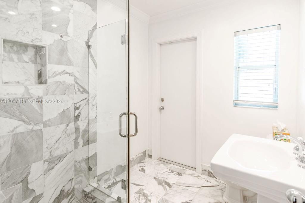 For Sale: $1,650,000 (3 beds, 2 baths, 1394 Square Feet)
