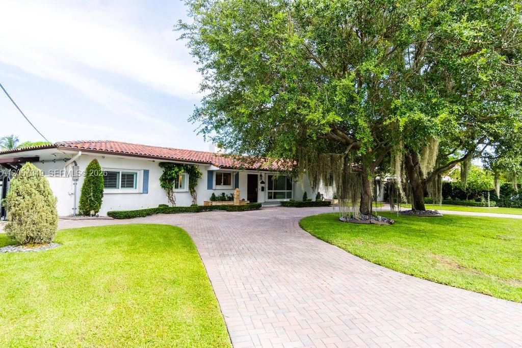 For Sale: $1,650,000 (3 beds, 2 baths, 1394 Square Feet)