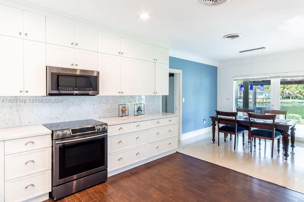 For Sale: $1,650,000 (3 beds, 2 baths, 1394 Square Feet)
