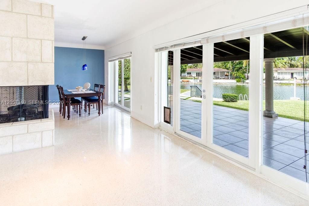 For Sale: $1,650,000 (3 beds, 2 baths, 1394 Square Feet)