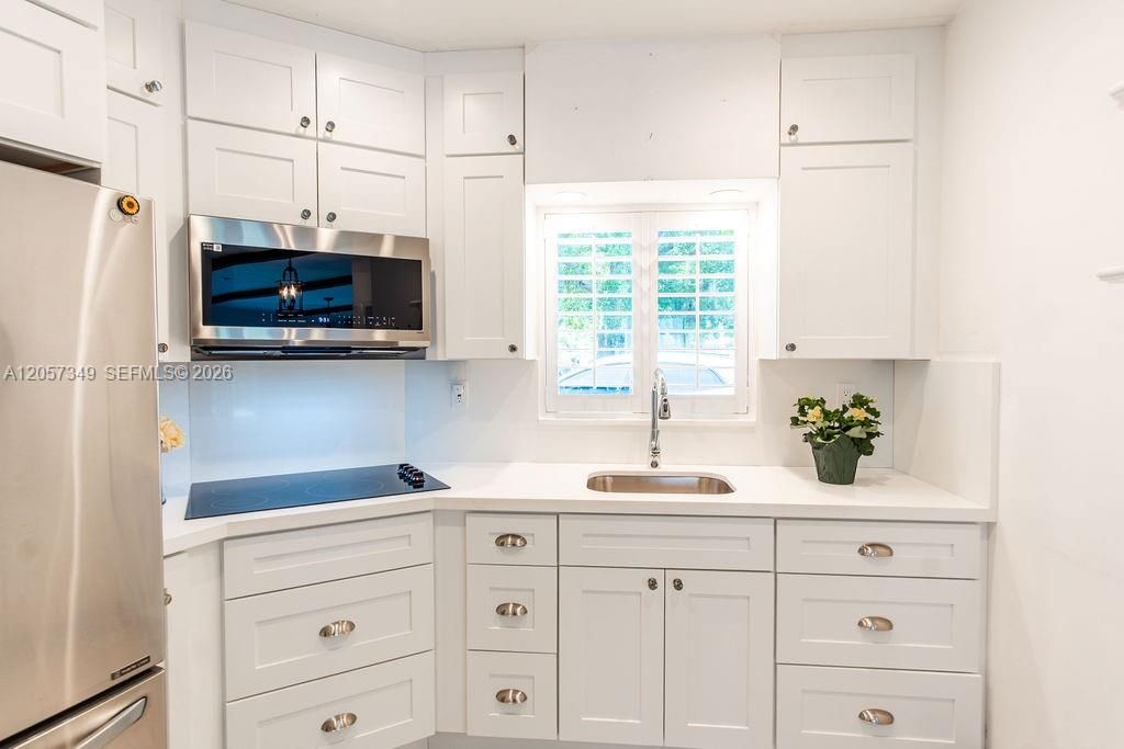 For Sale: $1,650,000 (3 beds, 2 baths, 1394 Square Feet)