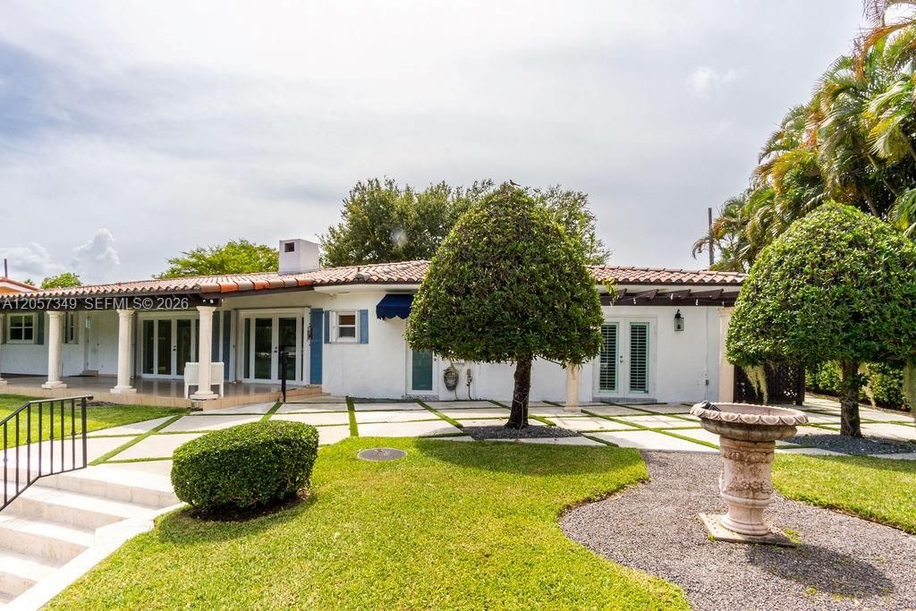 For Sale: $1,650,000 (3 beds, 2 baths, 1394 Square Feet)