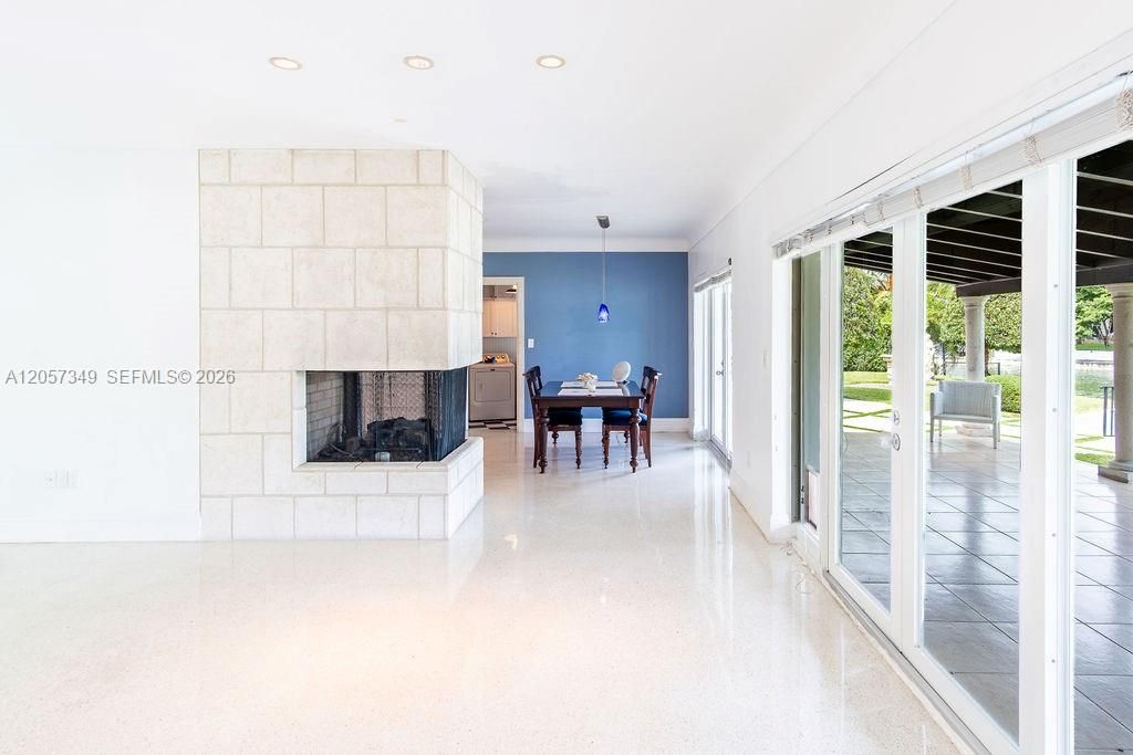 For Sale: $1,650,000 (3 beds, 2 baths, 1394 Square Feet)