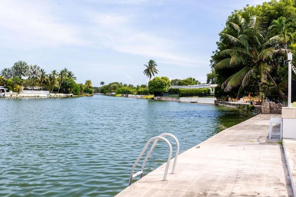 For Sale: $1,650,000 (3 beds, 2 baths, 1394 Square Feet)