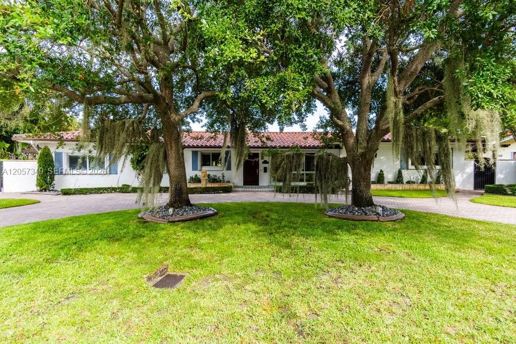 For Sale: $1,650,000 (3 beds, 2 baths, 1394 Square Feet)