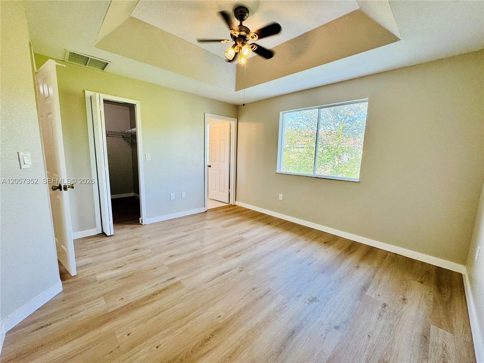 В аренду: $2,500 (3 спален, 2 ванн, 1302 Квадратных фут)