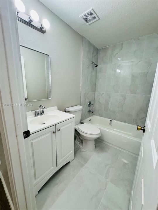 В аренду: $2,500 (3 спален, 2 ванн, 1302 Квадратных фут)