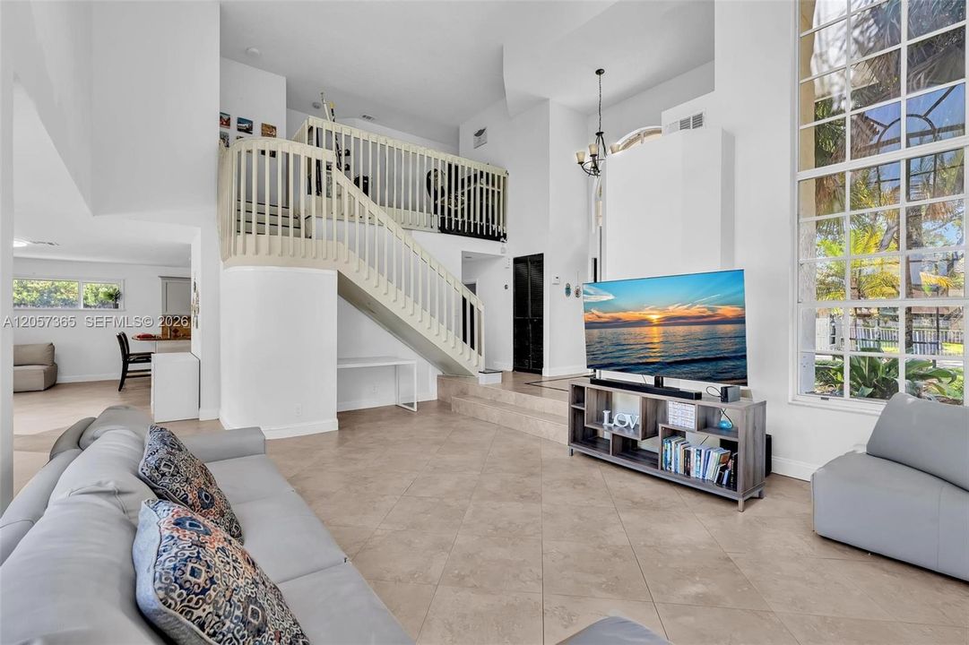 На продажу: $975,000 (3 спален, 2 ванн, 2121 Квадратных фут)