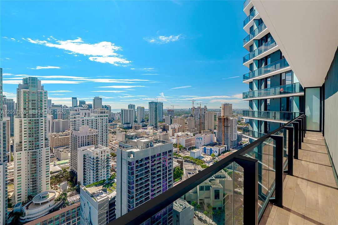 На продажу: $1,379,000 (2 спален, 2 ванн, 818 Квадратных фут)