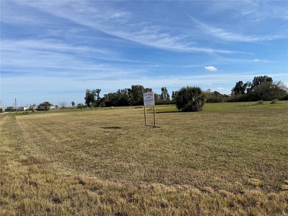 En Venta: $99,900 (0.76 acres)