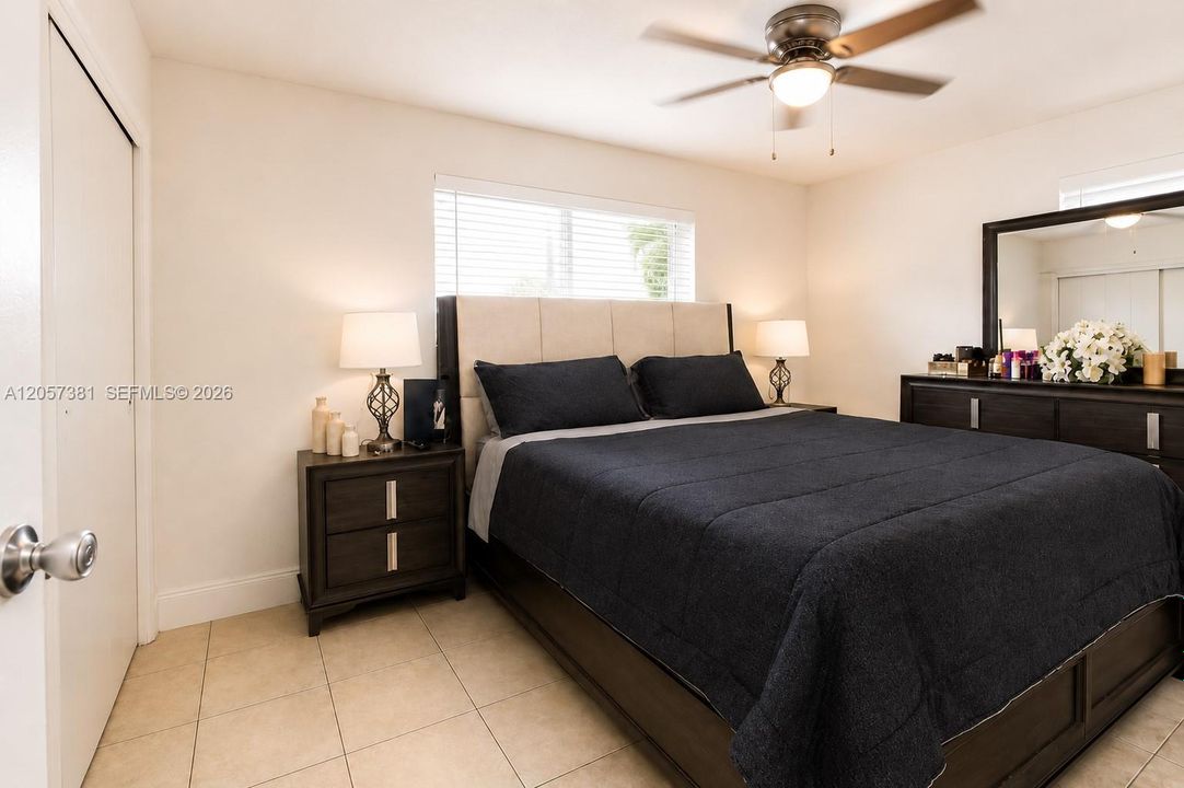 For Sale: $410,000 (2 beds, 1 baths, 888 Square Feet)