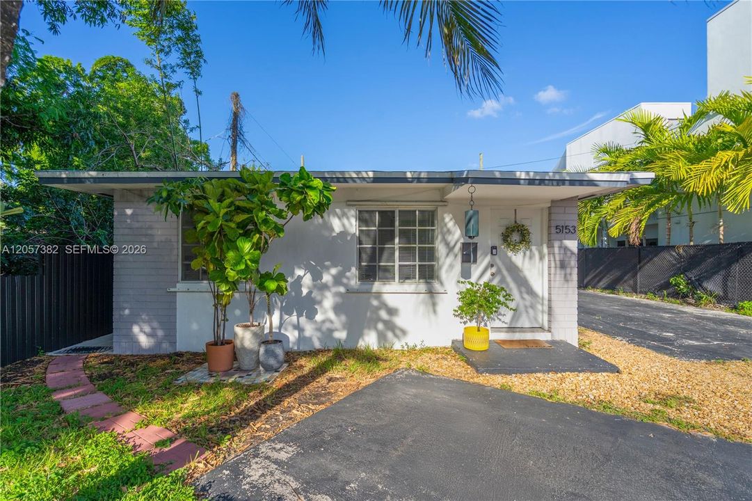 For Sale: $980,000 (0 beds, 0 baths, 1645 Square Feet)
