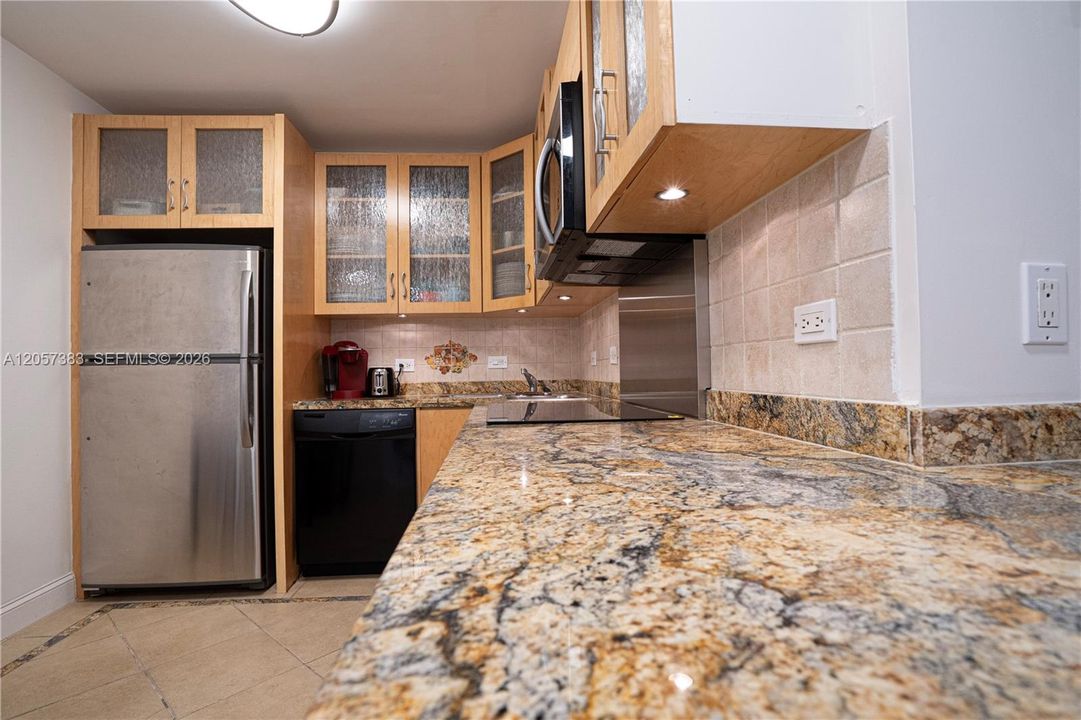 For Sale: $345,000 (2 beds, 2 baths, 1280 Square Feet)
