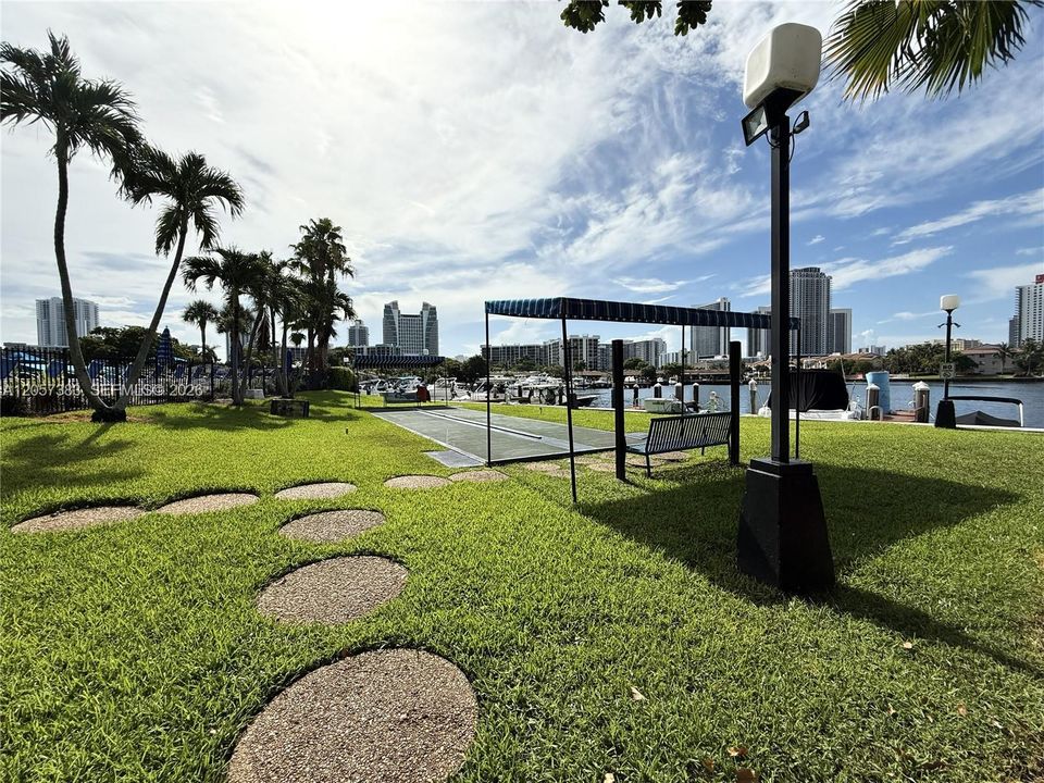 For Sale: $345,000 (2 beds, 2 baths, 1280 Square Feet)