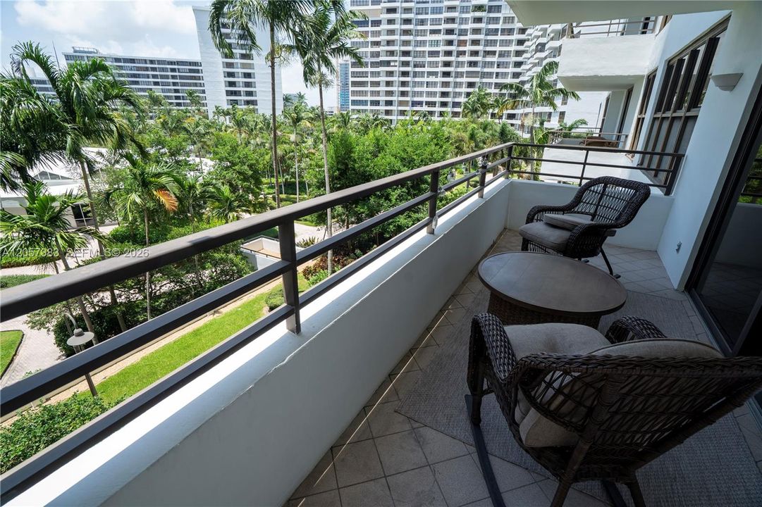 For Sale: $345,000 (2 beds, 2 baths, 1280 Square Feet)