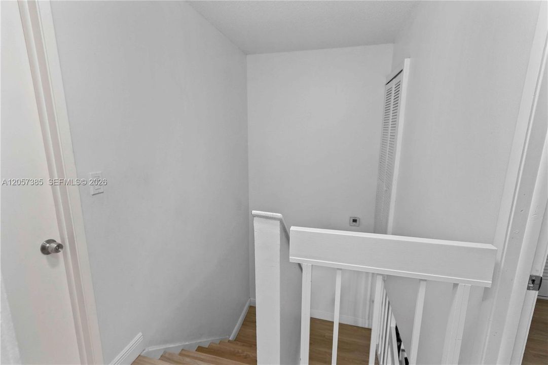 For Sale: $409,000 (2 beds, 1 baths, 1066 Square Feet)