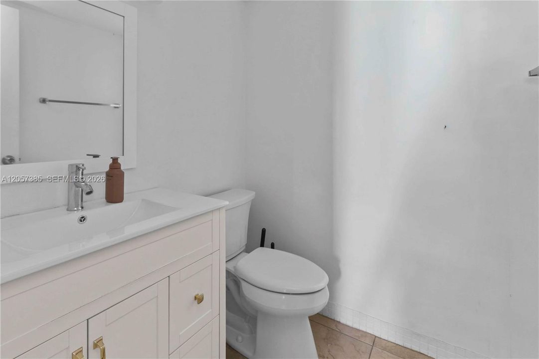 For Sale: $409,000 (2 beds, 1 baths, 1066 Square Feet)