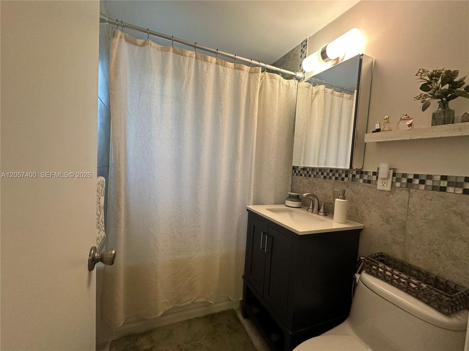 В аренду: $2,400 (2 спален, 1 ванн, 800 Квадратных фут)