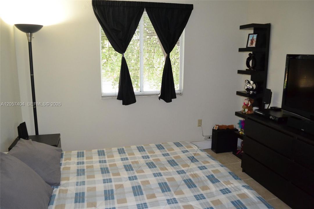 В аренду: $1,900 (1 спален, 1 ванн, 676 Квадратных фут)