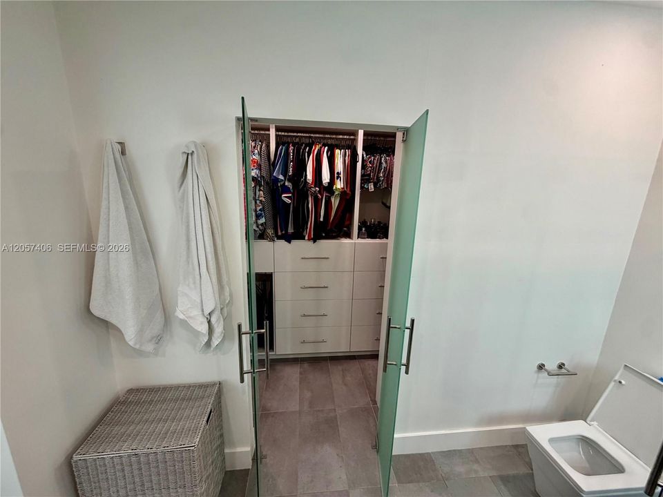 На продажу: $465,000 (4 спален, 2 ванн, 1693 Квадратных фут)