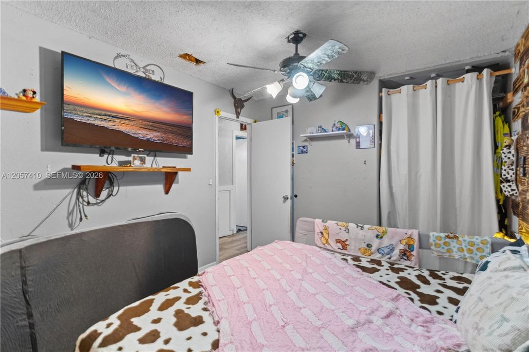 For Sale: $364,000 (3 beds, 1 baths, 1056 Square Feet)