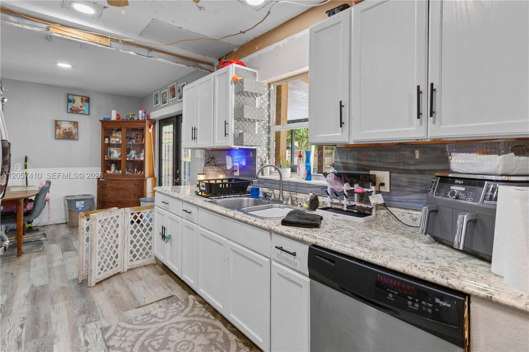 For Sale: $364,000 (3 beds, 1 baths, 1056 Square Feet)