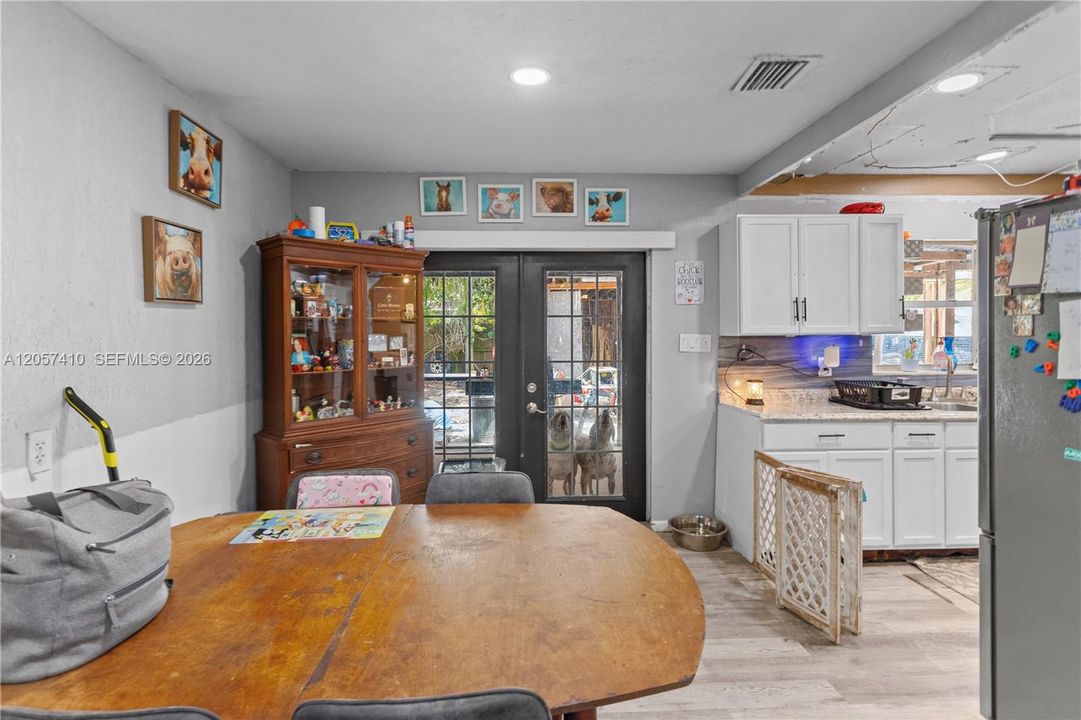 For Sale: $364,000 (3 beds, 1 baths, 1056 Square Feet)