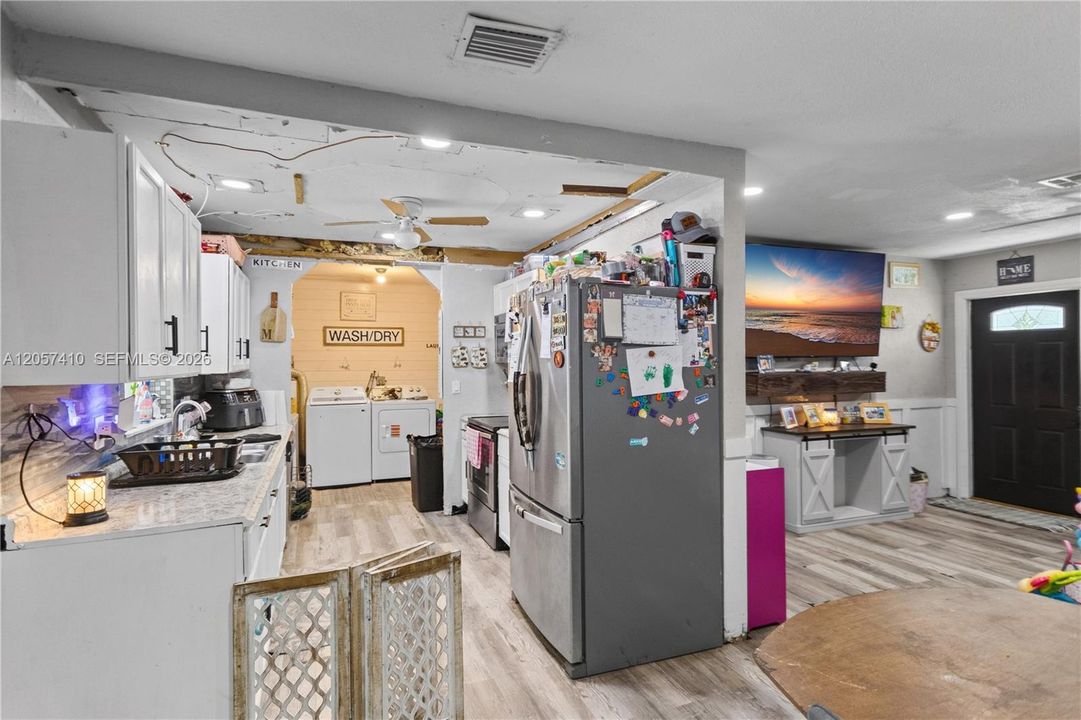 For Sale: $364,000 (3 beds, 1 baths, 1056 Square Feet)
