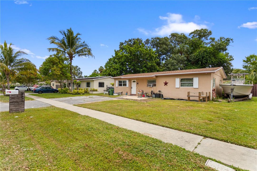 For Sale: $364,000 (3 beds, 1 baths, 1056 Square Feet)