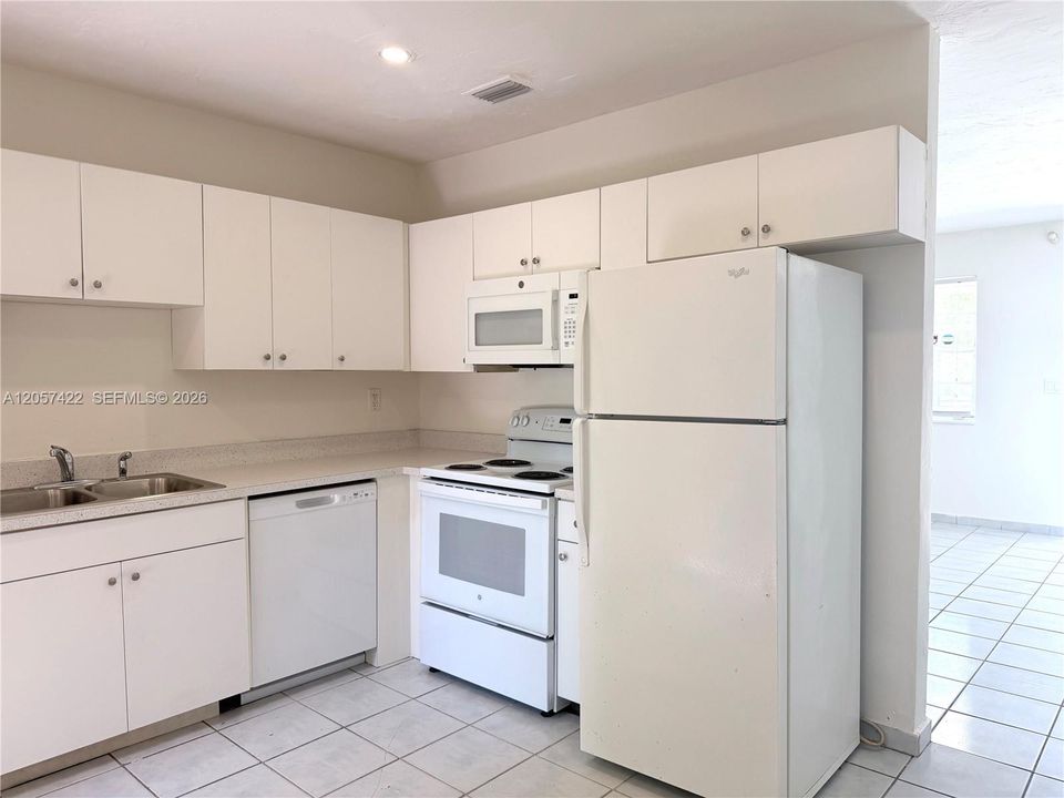 В аренду: $2,700 (3 спален, 1 ванн, 1468 Квадратных фут)