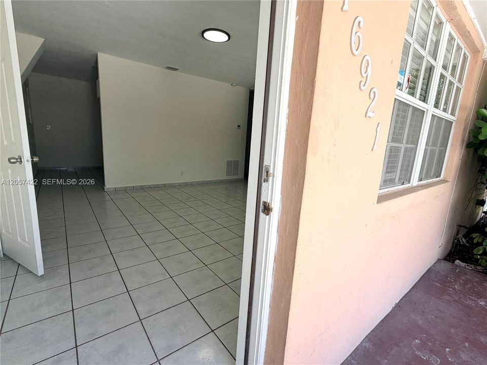 В аренду: $2,700 (3 спален, 1 ванн, 1468 Квадратных фут)