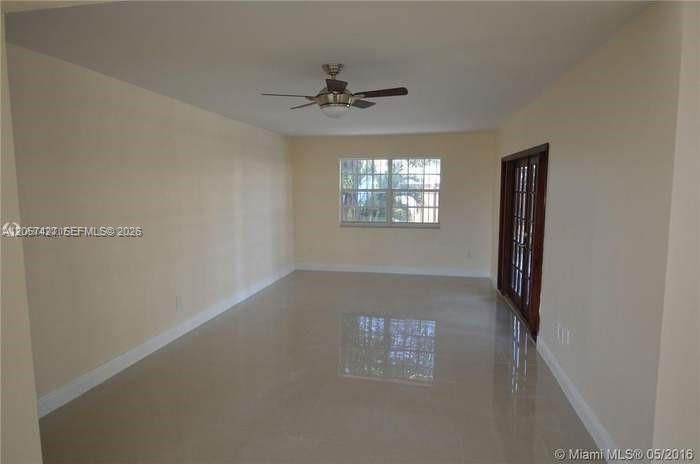 En Venta: $825,000 (4 camas, 2 baños, 1780 Pies cuadrados)