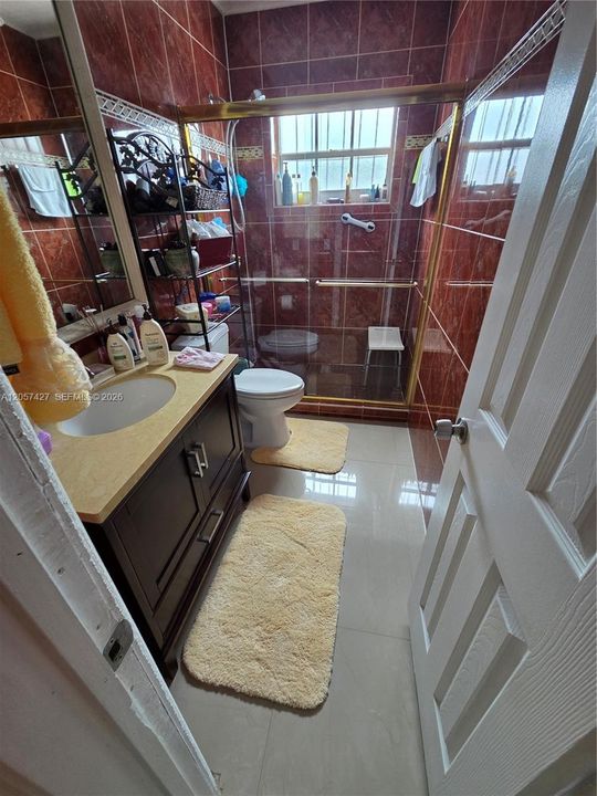 En Venta: $825,000 (4 camas, 2 baños, 1780 Pies cuadrados)