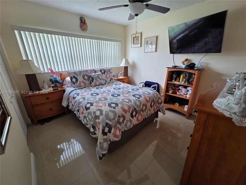 En Venta: $825,000 (4 camas, 2 baños, 1780 Pies cuadrados)