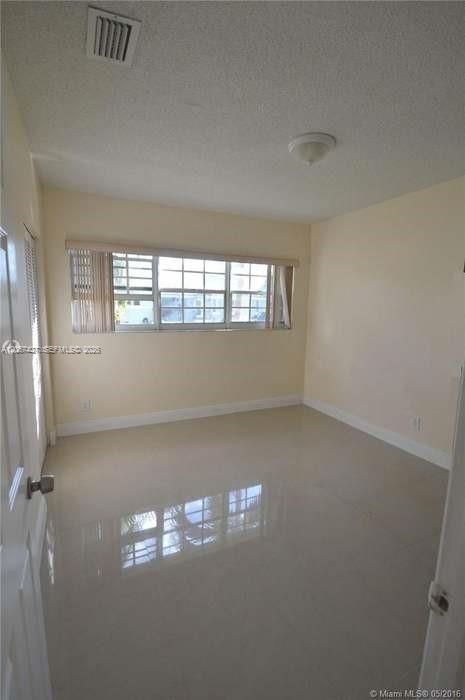 En Venta: $825,000 (4 camas, 2 baños, 1780 Pies cuadrados)