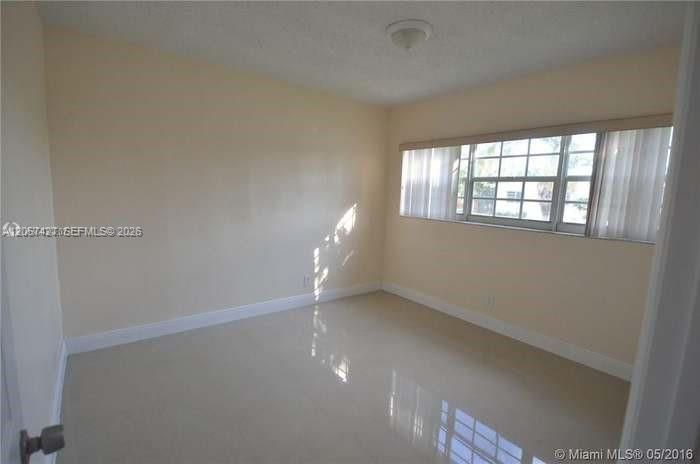 En Venta: $825,000 (4 camas, 2 baños, 1780 Pies cuadrados)