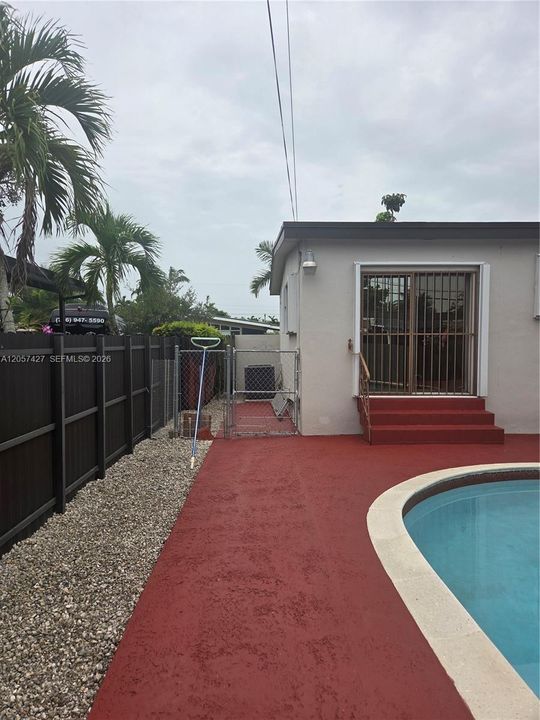 En Venta: $825,000 (4 camas, 2 baños, 1780 Pies cuadrados)