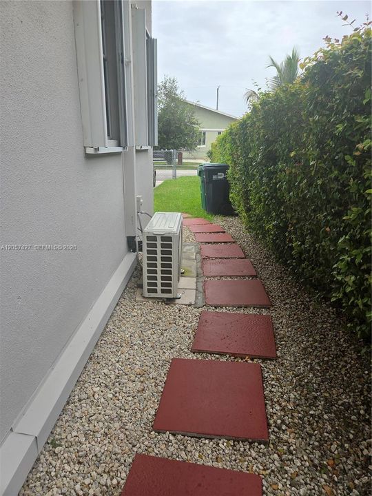 En Venta: $825,000 (4 camas, 2 baños, 1780 Pies cuadrados)