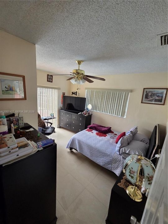 En Venta: $825,000 (4 camas, 2 baños, 1780 Pies cuadrados)