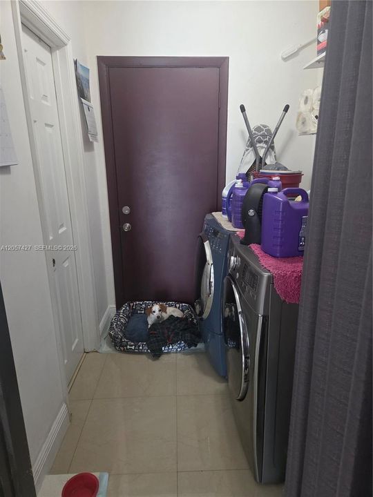 En Venta: $825,000 (4 camas, 2 baños, 1780 Pies cuadrados)