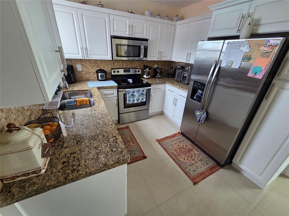 En Venta: $825,000 (4 camas, 2 baños, 1780 Pies cuadrados)