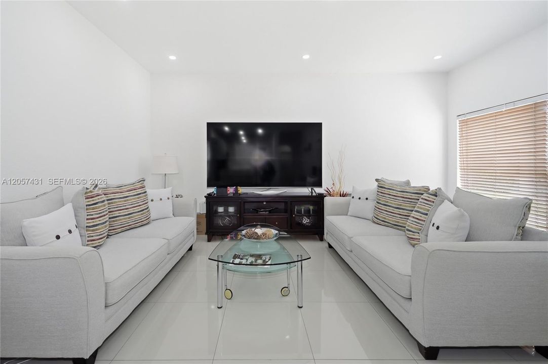 En Renta: $2,850 (3 camas, 2 baños, 1251 Pies cuadrados)