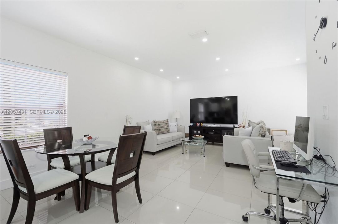 En Renta: $2,850 (3 camas, 2 baños, 1251 Pies cuadrados)