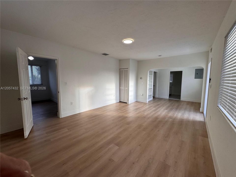 В аренду: $2,495 (2 спален, 1 ванн, 2396 Квадратных фут)