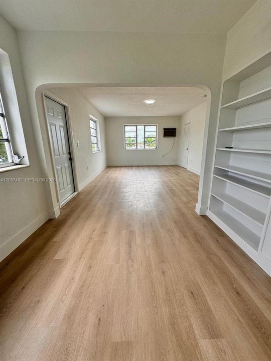 В аренду: $2,495 (2 спален, 1 ванн, 2396 Квадратных фут)