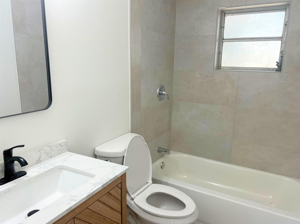 Guest Bath w tub