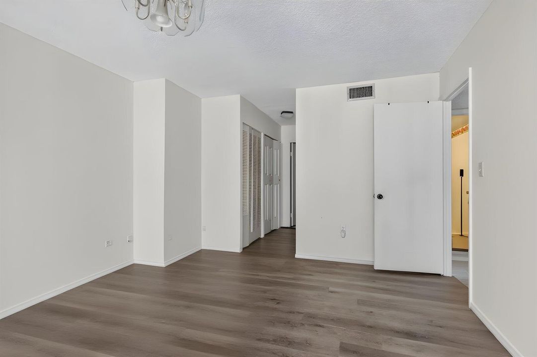 19-web-or-mls-8H3A9179 furniture removed