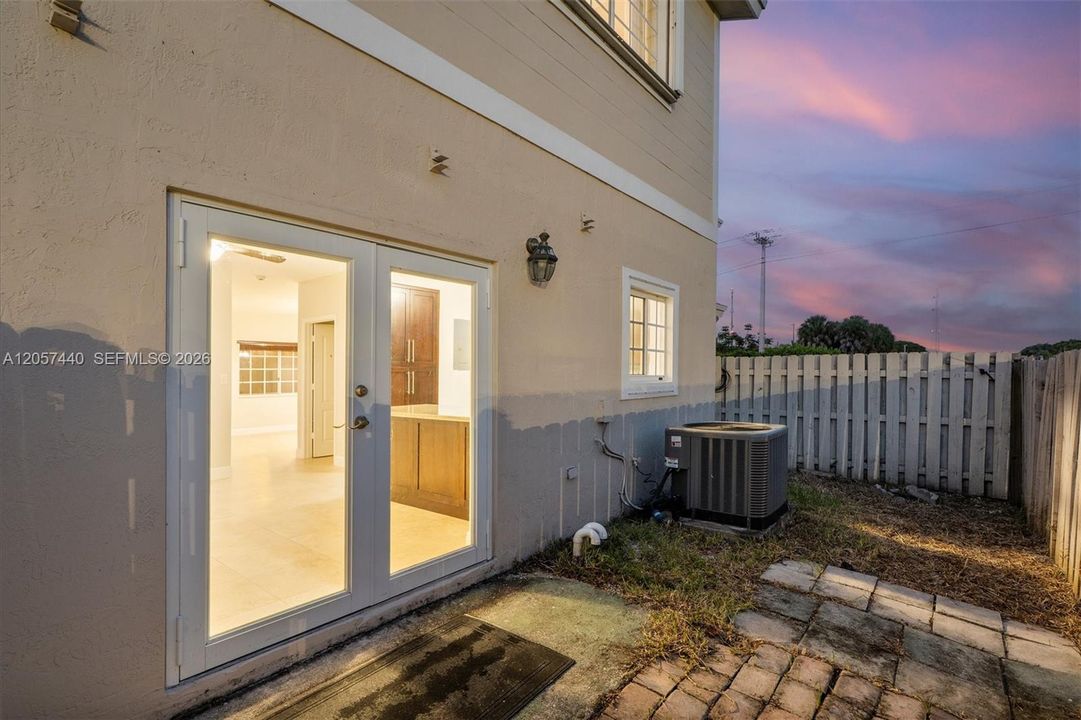 На продажу: $475,000 (3 спален, 2 ванн, 1611 Квадратных фут)