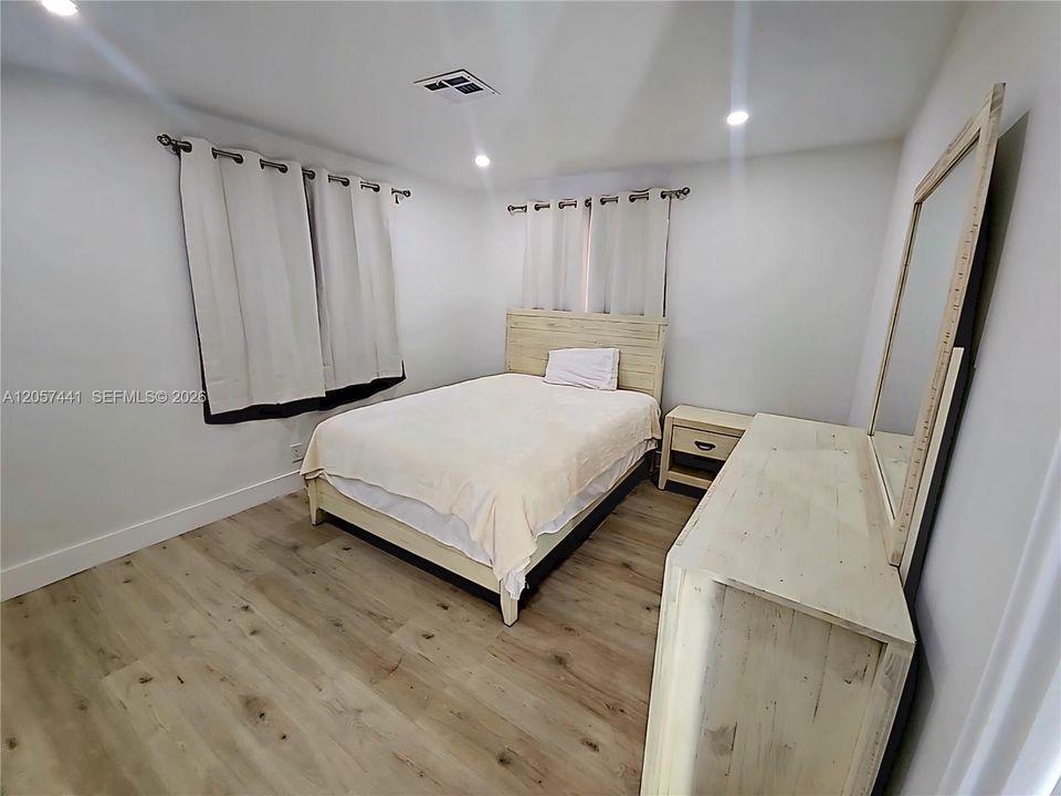 В аренду: $5,500 (3 спален, 2 ванн, 1268 Квадратных фут)